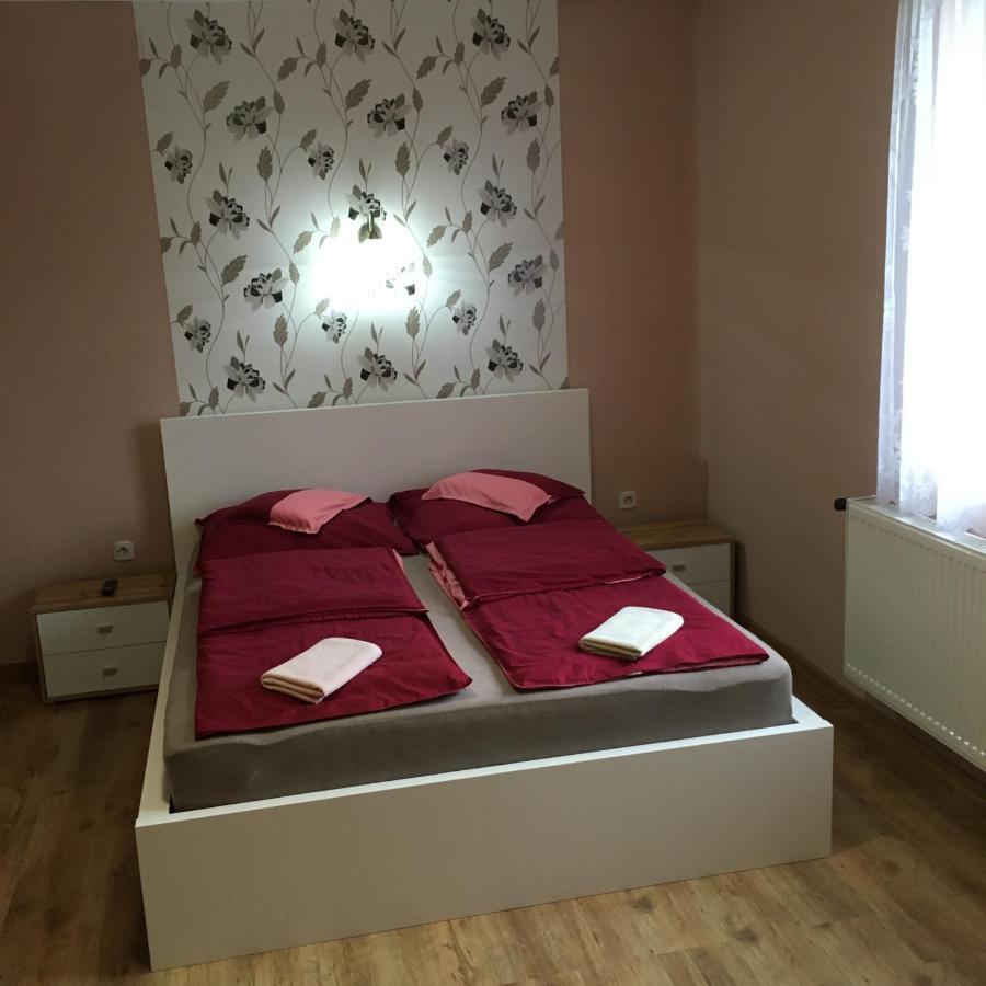 Liliom Vendeghaz Hotel Bakonybél Eksteriør billede